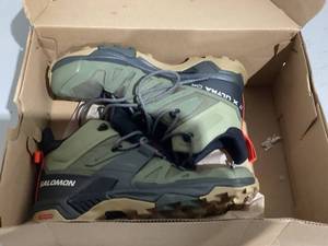 lot 596 image: Size 8 Salomon X Ultra 4 Mid GTX Hiking Boots