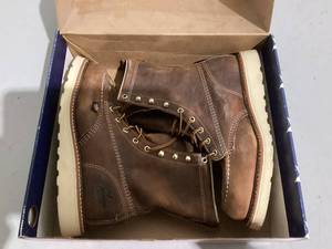 lot 602 image: Size 8.5 Thorogood Mens American Heritage 8 Moc Toe, MAXWear Wedge Safety Toe Boot