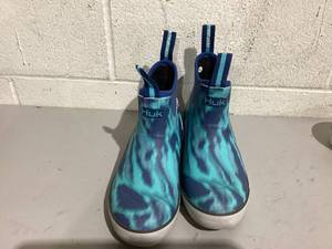 lot 606 image: Size 7 HUK Mens Rogue Wave Shoe  High-Performance Fishing & Deck Boot Rain