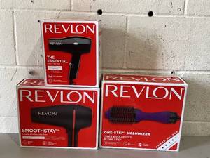 lot 484 image: LOT OF 3 Revlon Hair Tools
