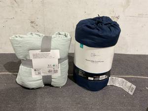 lot 125 image: LOT OF 2 Comforter & Comforter Set