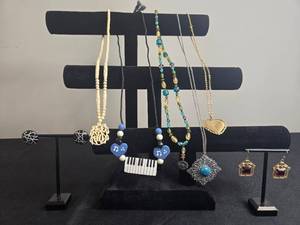 lot 6 image: Assorted Jewelry Collection with Necklaces and Earrings - display not inc