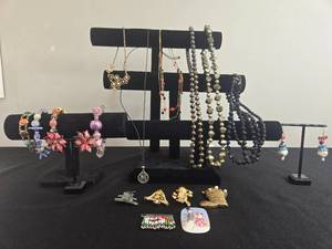 lot 9 image: Collection of Costume Jewelry Necklaces, Earrings, Bracelets, and Holiday Brooches - display not inc