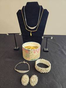 lot 13 image: Elegant Set of Fashion Jewelry with Bracelets, Earrings, and Necklace - display not inc