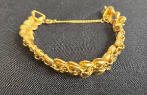 lot 21 image: Vintage Florenza Gold-Tone Bracelet