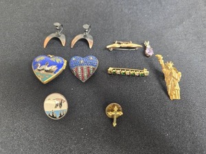 lot 22 image: Collection of Assorted Vintage Brooch, Pendant and Earrings