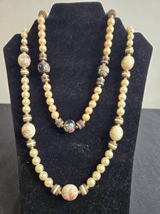 lot 27 image: Set of VTG Beaded Necklaces with Floral and Pearl Like Accents - display not inc
