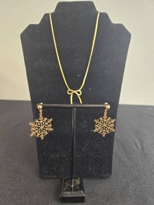 lot 48 image: Avon Goldtone Snowflake Earrings and Bow Necklace Set - display not inc