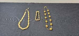 lot 65 image: Set of 3 Gold Tone Jewelry Pieces Necklace, Bracelet, and Chain