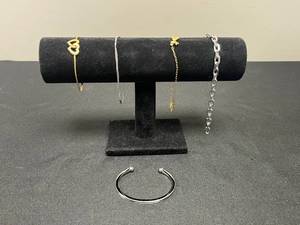 lot 122 image: Collection of Assorted Bracelets in Gold and Silver Tones - display not inc