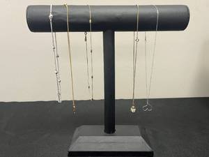 lot 124 image: Set of Assorted Fashion Necklaces - display not inc