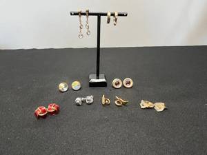lot 140 image: Collection of Vintage Clip-On Earrings - display not inc