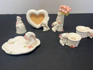 lot 161 image: Set of Avon 1980s Ceramic Bunny Figurines and Decor Pieces
