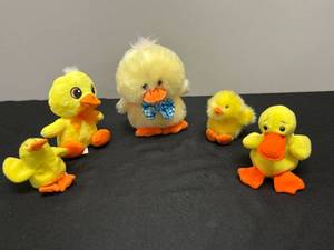 lot 169 image: Collection of 5 Plush ChickDuck Toys Including Beanie Babies and Cuddle Factory