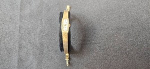 lot 75 image: Elegant Vintage Hamilton Gold-Tone Womens Wristwatch with Box - untested