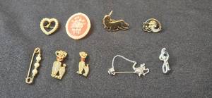lot 92 image: Collection of Vintage Brooches and Pins with Various Designs
