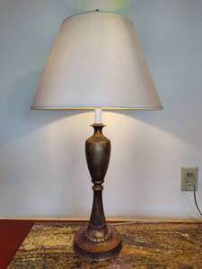 lot 16 image: Gorgeous 34 Stiffel Table Lamp