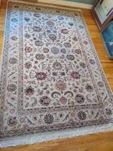 lot 17 image: Vintage Cream with Floral Accent Pattern Hand-Tied Rug