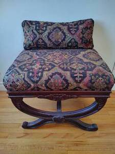 lot 11 image: Sam Moore Bench w Matching Pillow