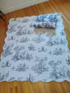 lot 57 image: Field Gear Cotton Quilted Throw & Pillow