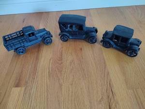 lot 24 image: Three Vintage Cast Iron Model Cars