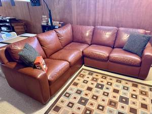 lot 5 image: American Leather Sectional