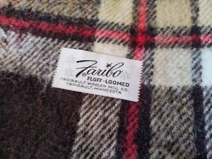 lot 26 image: Faribault Mills - Faribo Fluff-Loomed Wool Throw - Brown