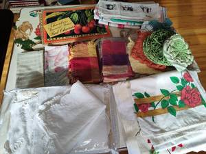 lot 84 image: Placemats, Napkins, Table Cloths, Hotpads and More