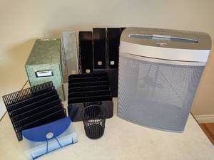 lot 75 image: Paper Shredder & Assorted Office Organization Items