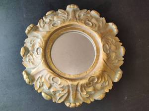lot 50 image: Carved Round Gold Tone Wall Mirror