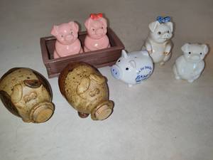 lot 61 image: Assorted Pig Salt & Pepper Shakers