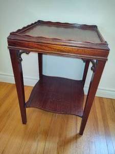 lot 51 image: Antique Pie Crust End Table