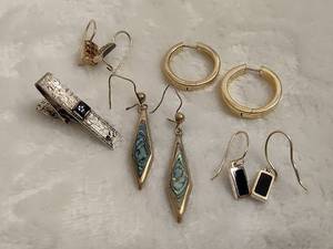 lot 105 image: Lot of Sterling925 Stamped Earrings & Tie Clip