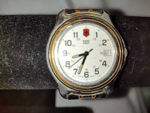 lot 104 image: Swiss Army Watch