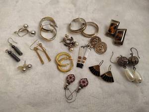 lot 108 image: Assorted Lot of Pierced Earrings