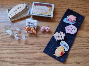 lot 118 image: Teeny Tiny Piggies