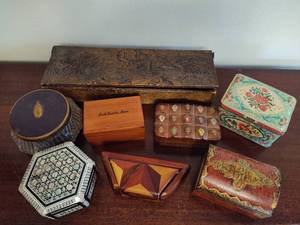 lot 123 image: Assorted Trinket Boxes