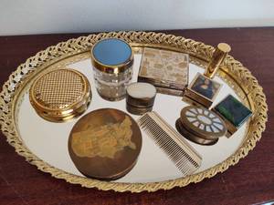 lot 125 image: Vanity Tray wVintage Make Up Compacts