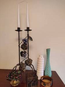 lot 129 image: Assorted Decor Lot