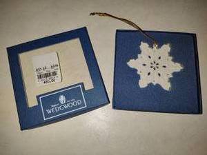 lot 172 image: Wedgewood White Jasper Snowflake Ornament