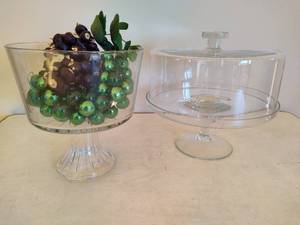 lot 147 image: Glass Pedestal Cake Plate & Trifle Bowl