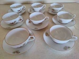 lot 133 image: Fukagawa Arita Hand Painted Cups & Saucers