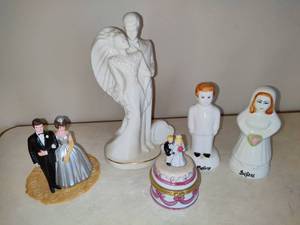 lot 142 image: Wedding Cake Toppers & Figurines