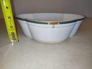 lot 149 image: Mikasa Monte Cristo Jade Vegetable Bowl