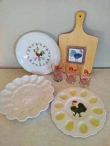 lot 154 image: Fun Assortment of Rooster Kitchen Decor