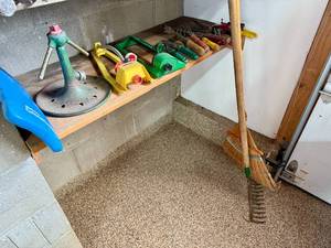 lot 192 image: Assorted Gardening Tools & Sprinklers