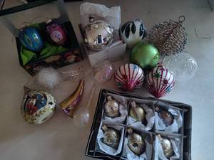 lot 266 image: Vintage Delicate Christmas Ornaments
