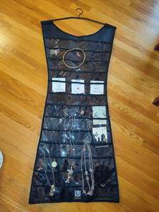 lot 271 image: Umbra Jewelry Hanging Storage wPockets
