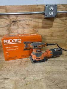 lot 69 image: RIDGID R25011 2.4 Amp Corded 14 Sheet Sander - C45
