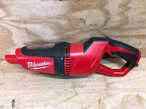lot 33 image: Milwaukee Compact Vacuum Model # 0850-20 -Tool Only